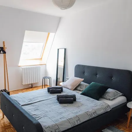 Jupiter Apartment *