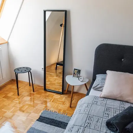 Jupiter Apartment *